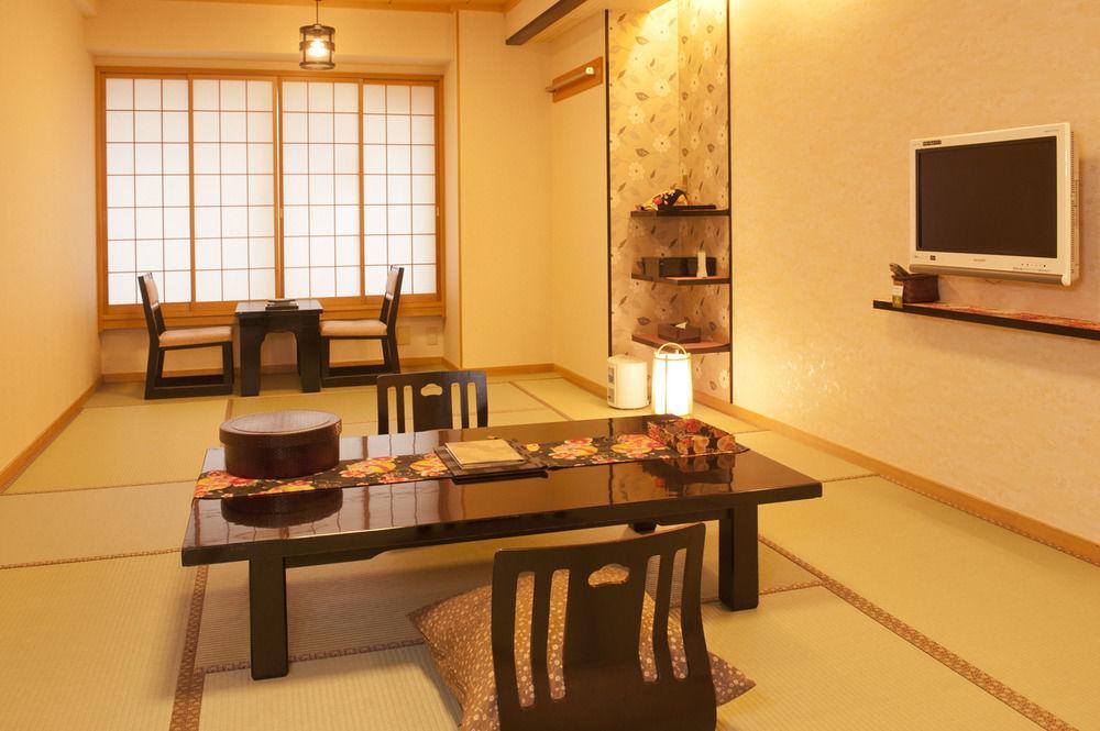 Matsui-bekkan Hanakanzashi 傳統日式旅館 4*